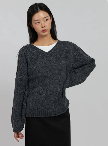 oversized-v-neck-knit-top-ij508