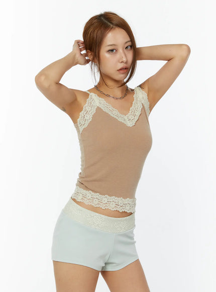 lace-trim-v-neck-camisole-cy521 / Beige