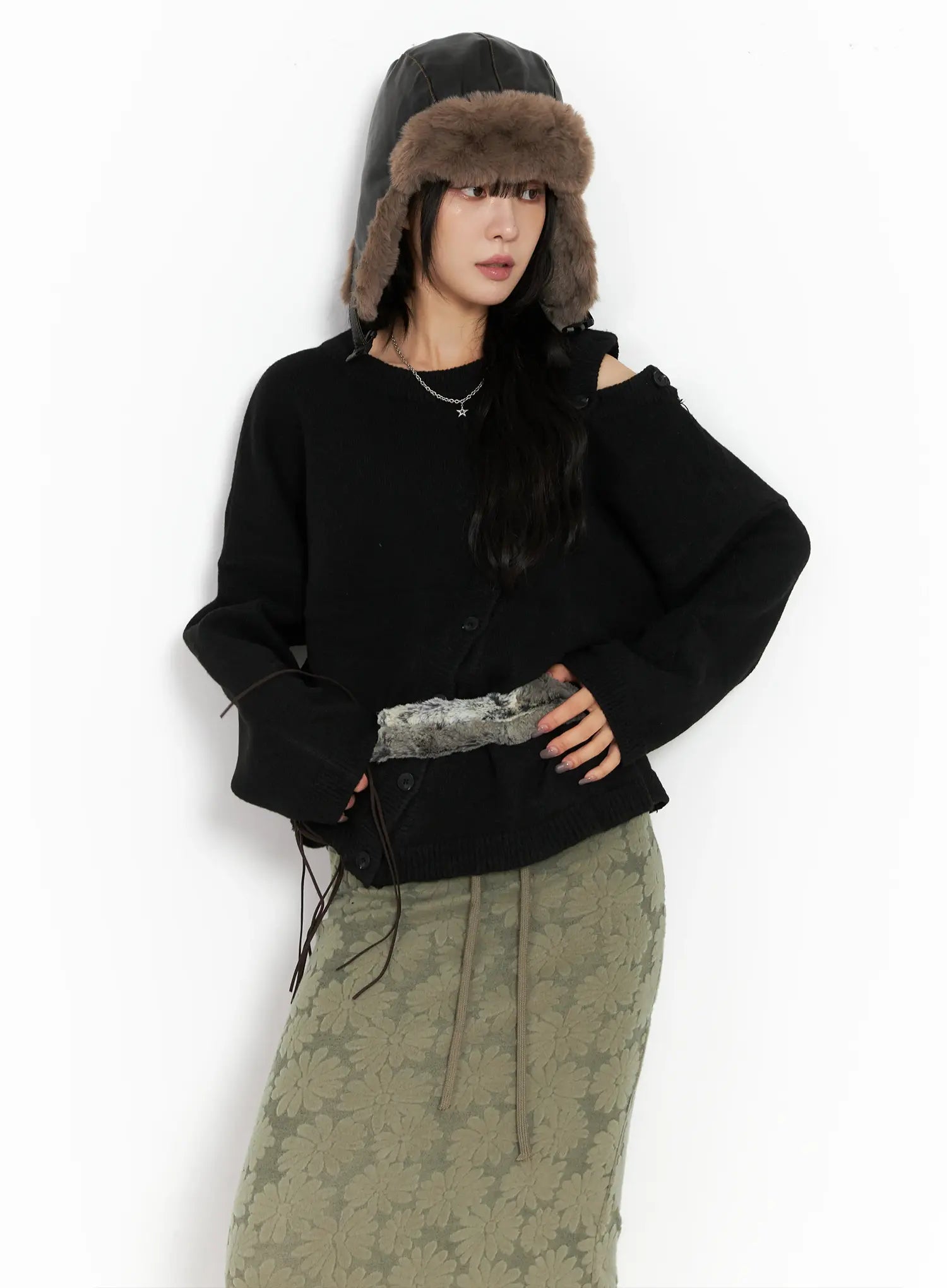 loose-buttoned-knit-sweater-cn528 / Black
