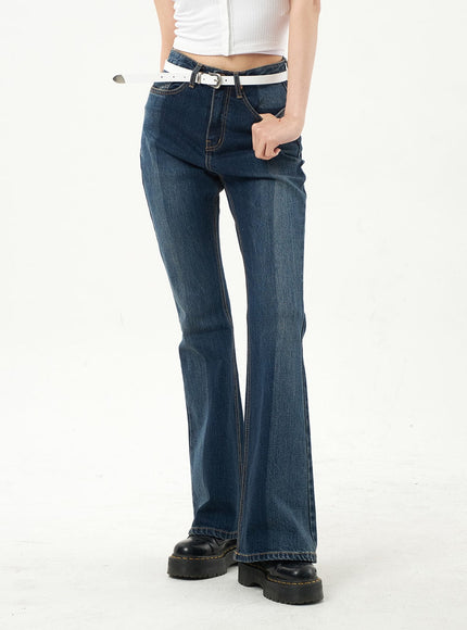 Bootcut-Jeans in dunkler Waschung CA328
