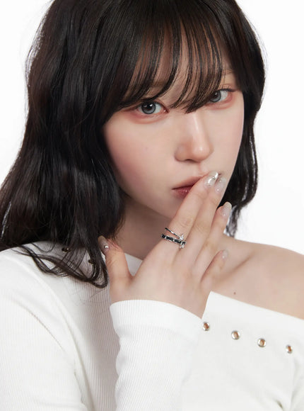 Black Twisted Ring CF525