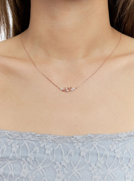 acc-trefoil-petal-necklace-kc1008 / Rose gold
