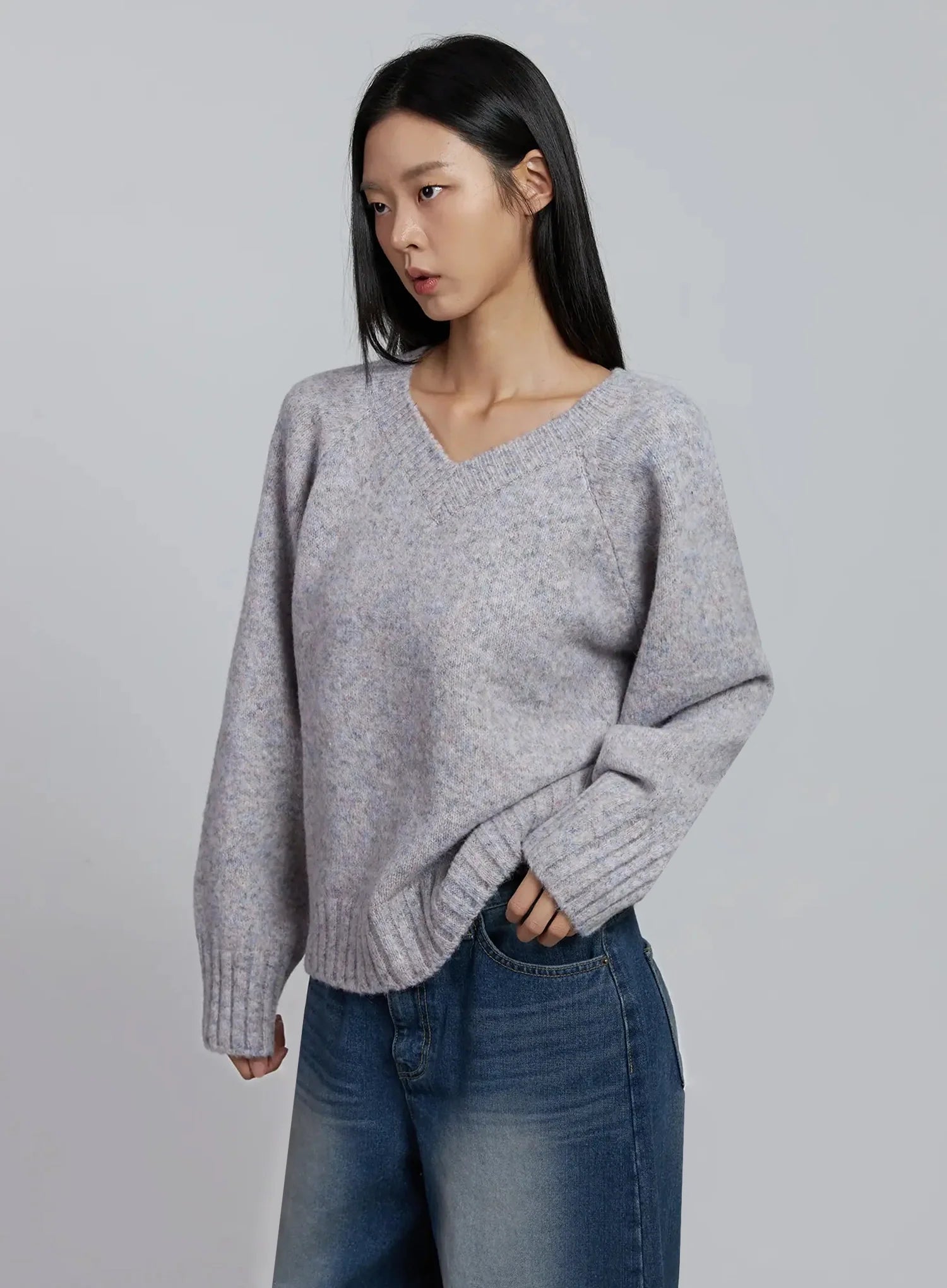 casual-loose-fit-v-neck-sweater-im520