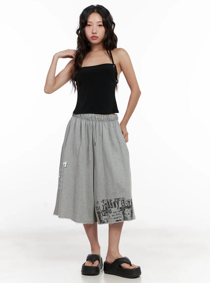 graphic-relaxed-fit-bermuda-sweatshorts-cl521