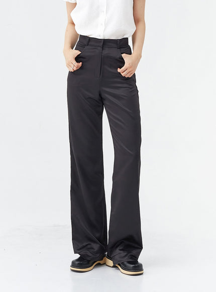 Pantalon de costume coupe droite fendu en satin OG10