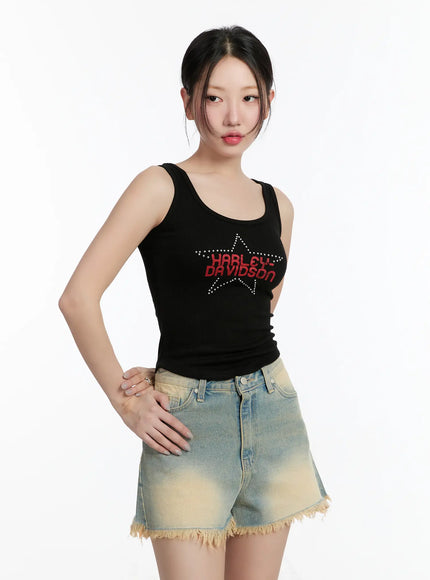 studded-graphic-crop-top-cm511