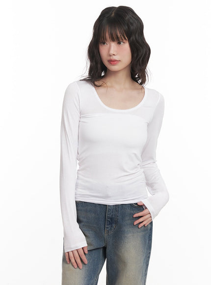 essential-u-neck-long-sleeve-top-cm519 / White