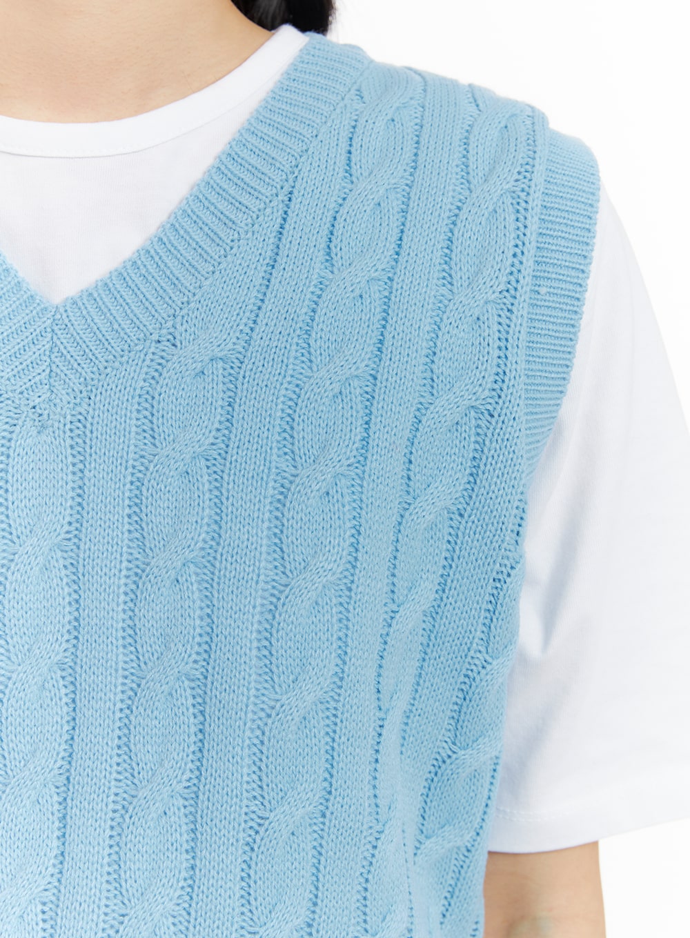 cable-knit-sweater-vest-om408