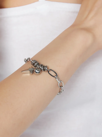 bracelet-with-star-charm-iy520