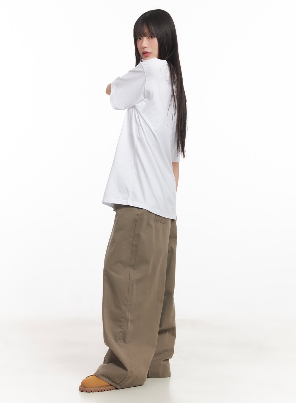 solid-pocketed-wide-fit-trousers-ca523