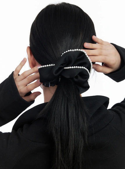 faux-pearl-trim-satin-scrunchie-cj520