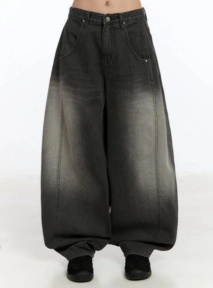 yunho-oversized-wing-print-jeans-if526