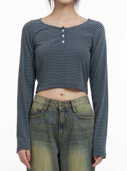 stripe-buttoned-long-sleeve-crop-top-io430