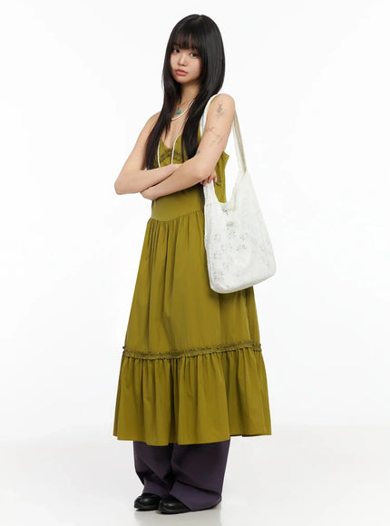 floral-eyelet-shoulder-tote-ia523