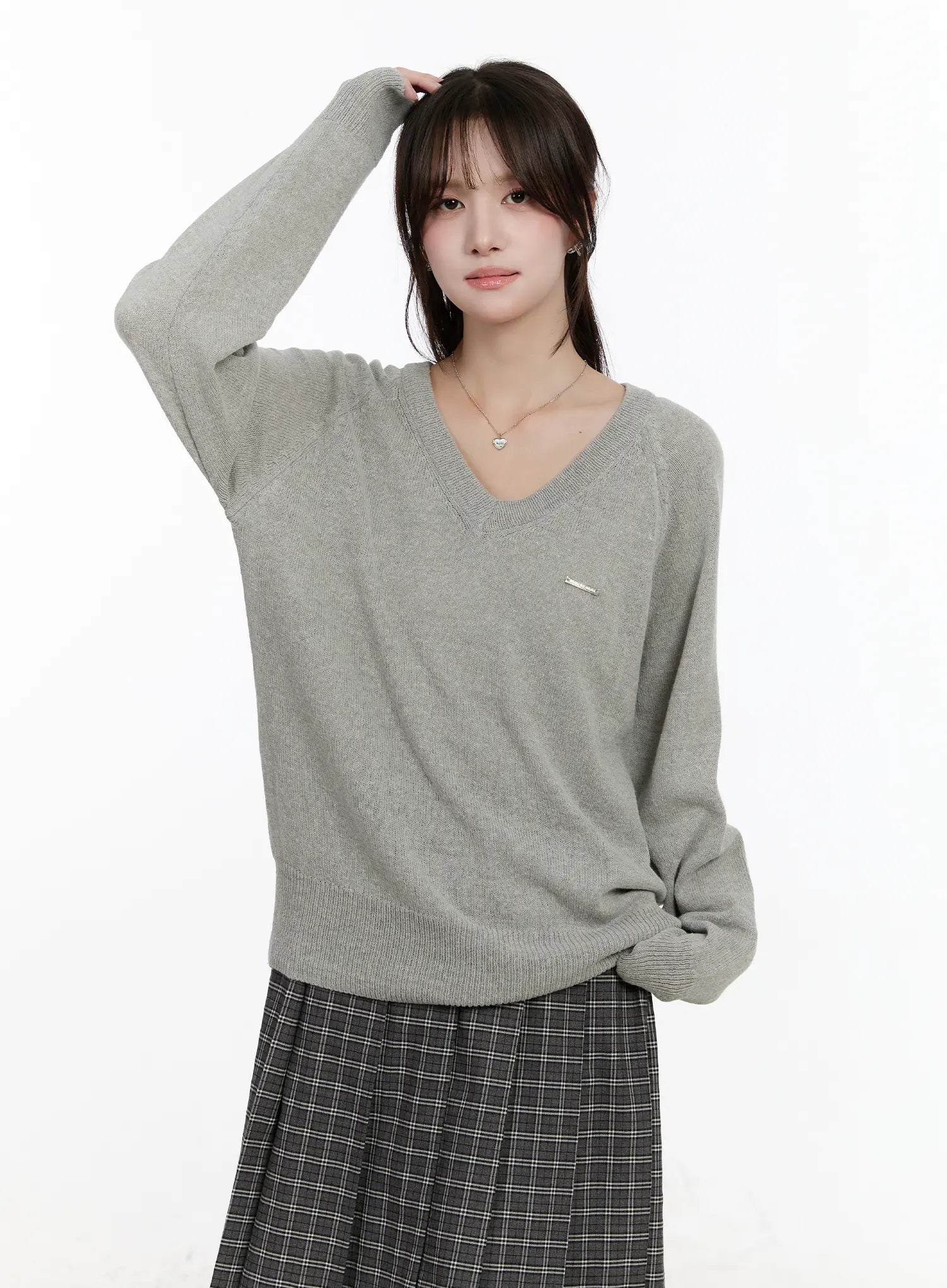 oversized-v-neck-knit-sweater-cm510