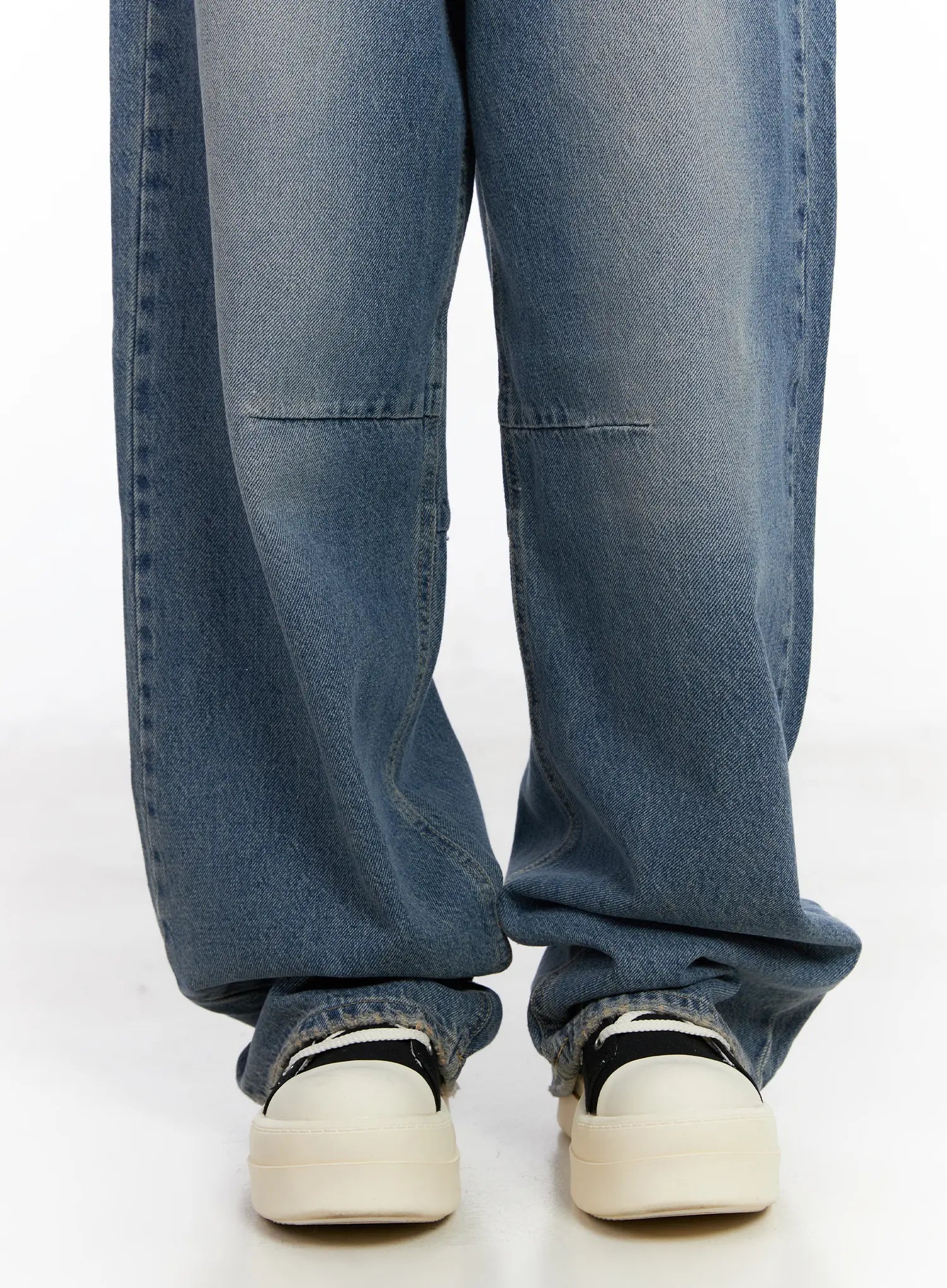 Ainslie Classic Wide-Fit Jeans CM526