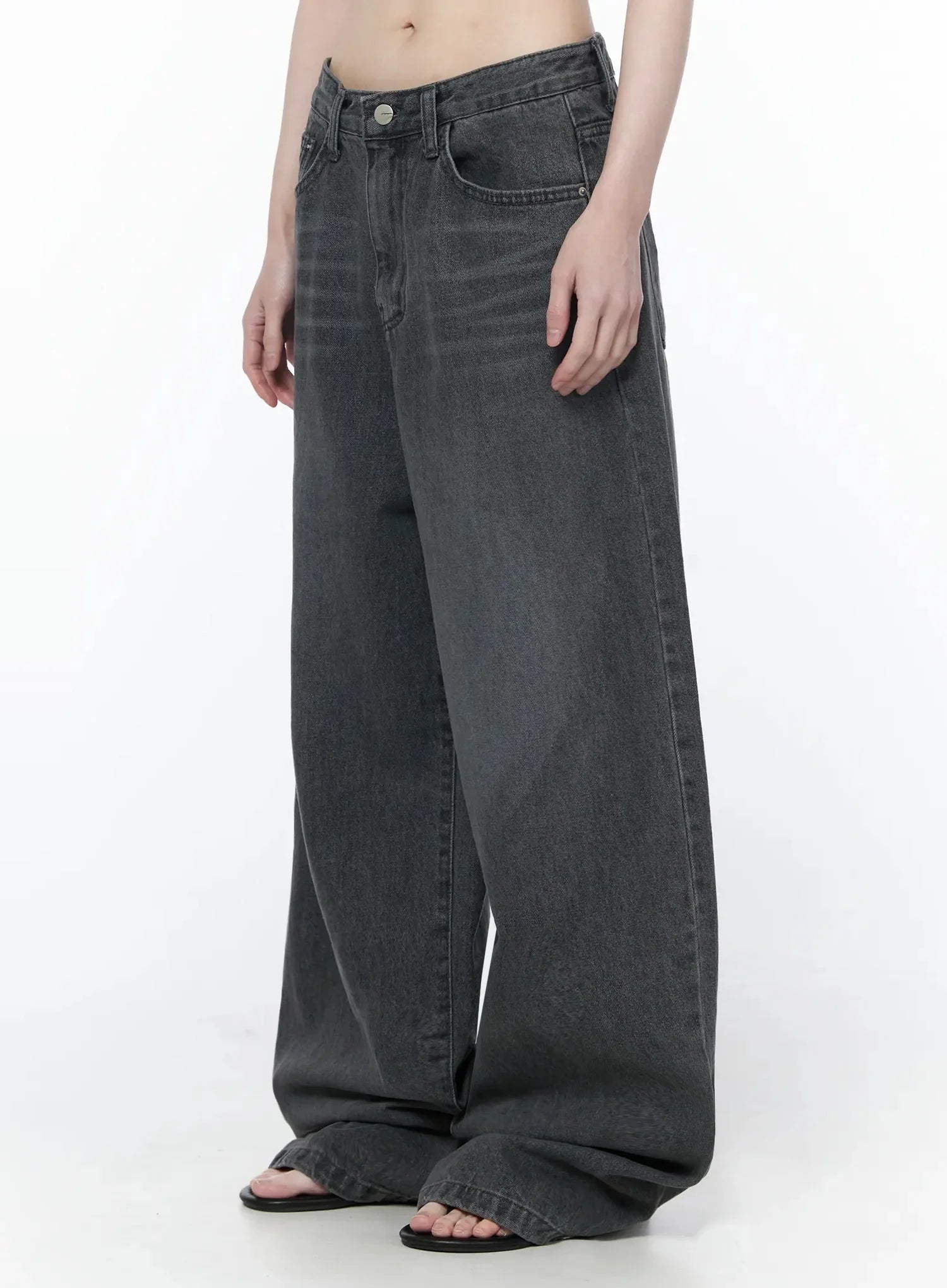 shia-vintage-wash-wide-leg-jeans-iy514