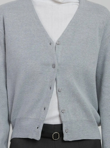 classic-v-neck-cardigan-ij508