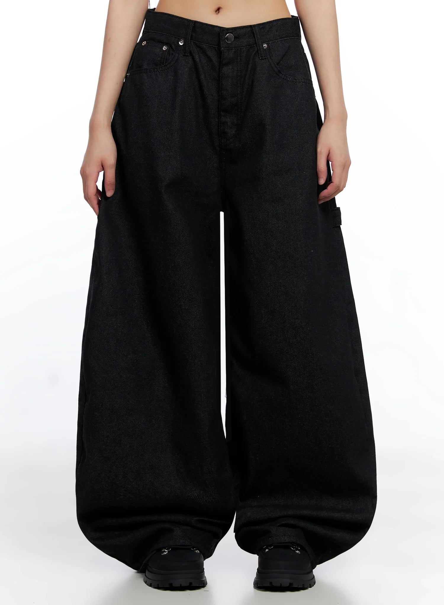 Lea Cross-Patch Baggy Jeans IS525