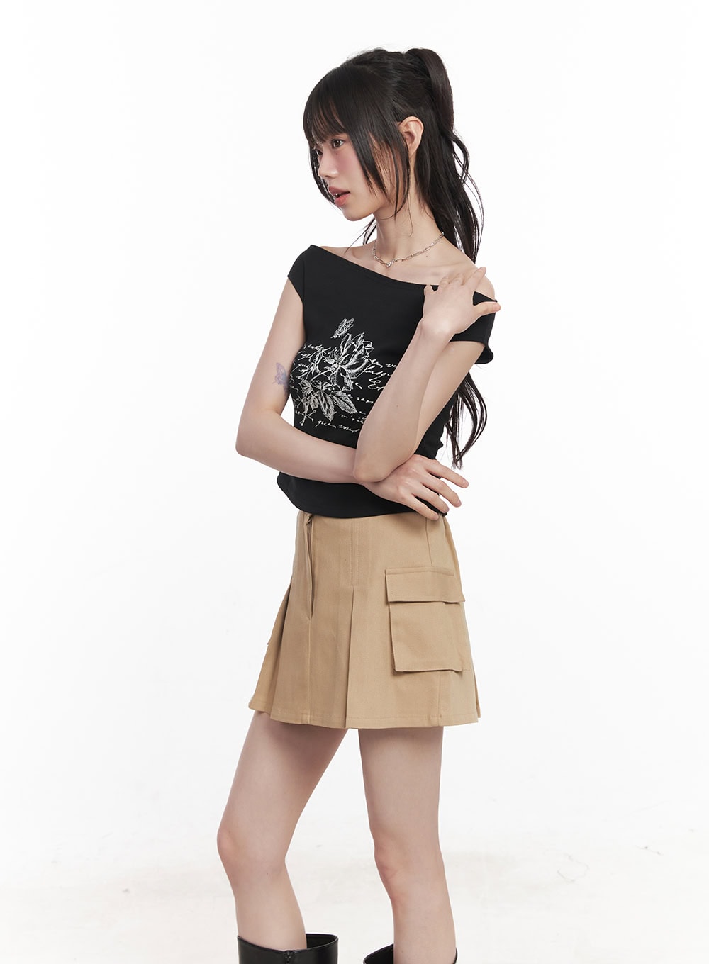 graphic-print-off-shoulder-crop-top-cy520