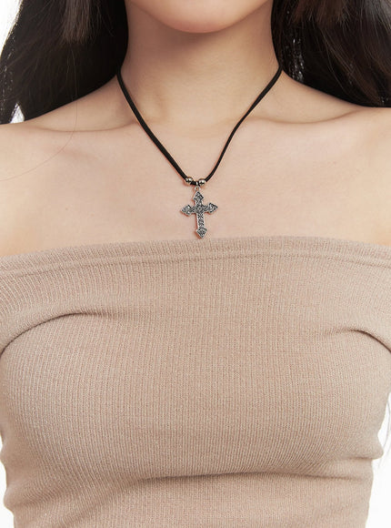 bold-cross-necklace-cf520
