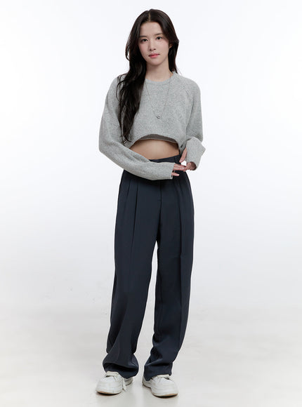 pintuck-straight-fit-slacks-on418