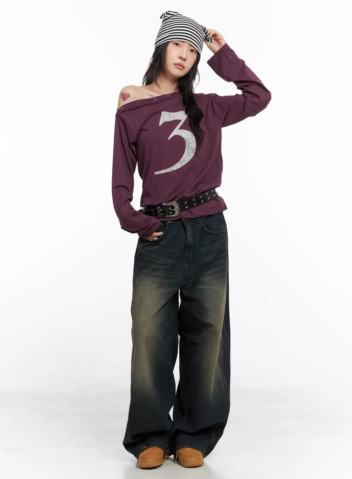 eyelet-graphic-off-shoulder-top-co507