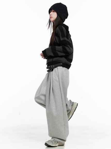 relaxed-fit-pintuck-sweatpants-co521