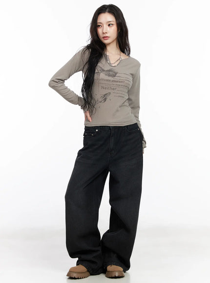 V-Neck Ribbed Graphic Long Sleeve Top CM519