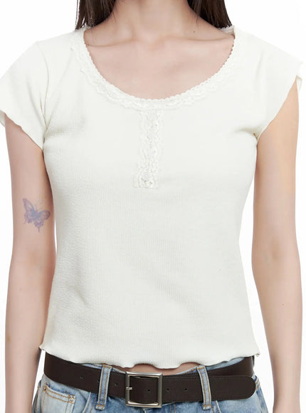 lace-trimmed-button-short-sleeve-il531