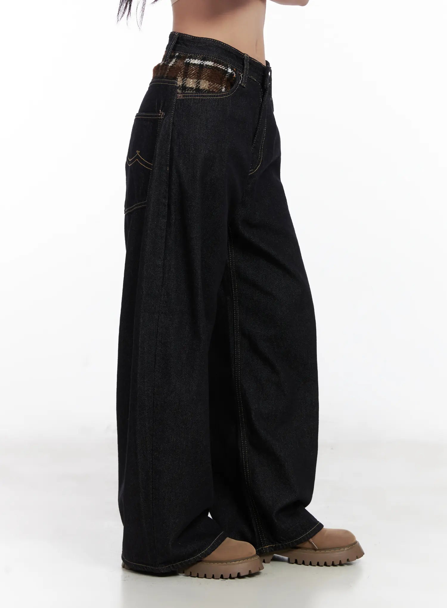 samara-plaid-accent-wide-leg-jeans-cd501