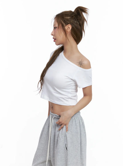 asymmetric-off-shoulder-crop-top-cl514