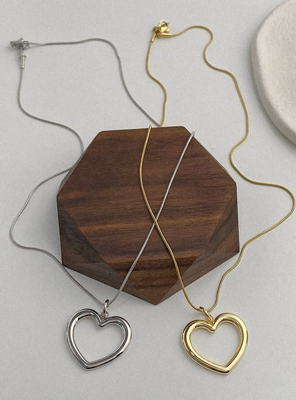 big-heart-outline-necklace-ia517