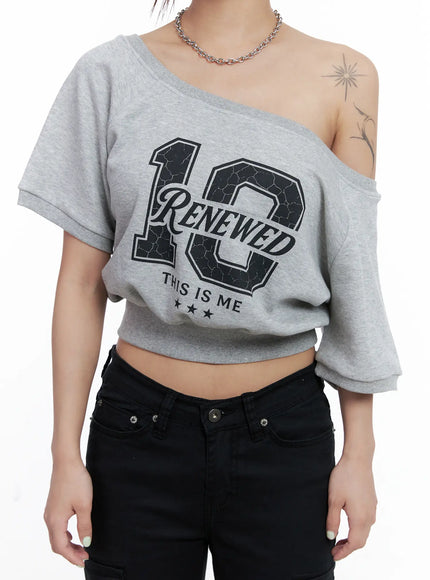 off-shoulder-graphic-cropped-tee-cl511