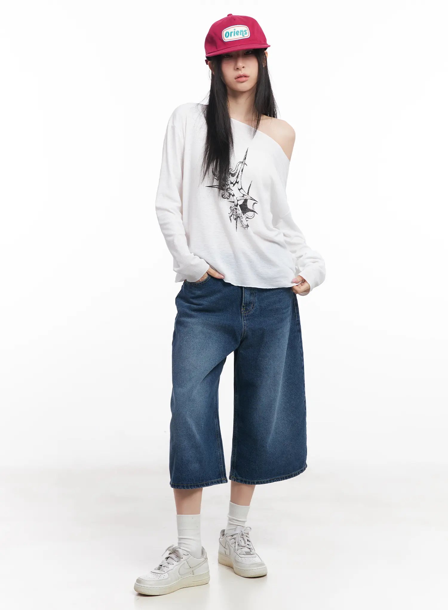 loose-fit-long-sleeve-graphic-top-cu510