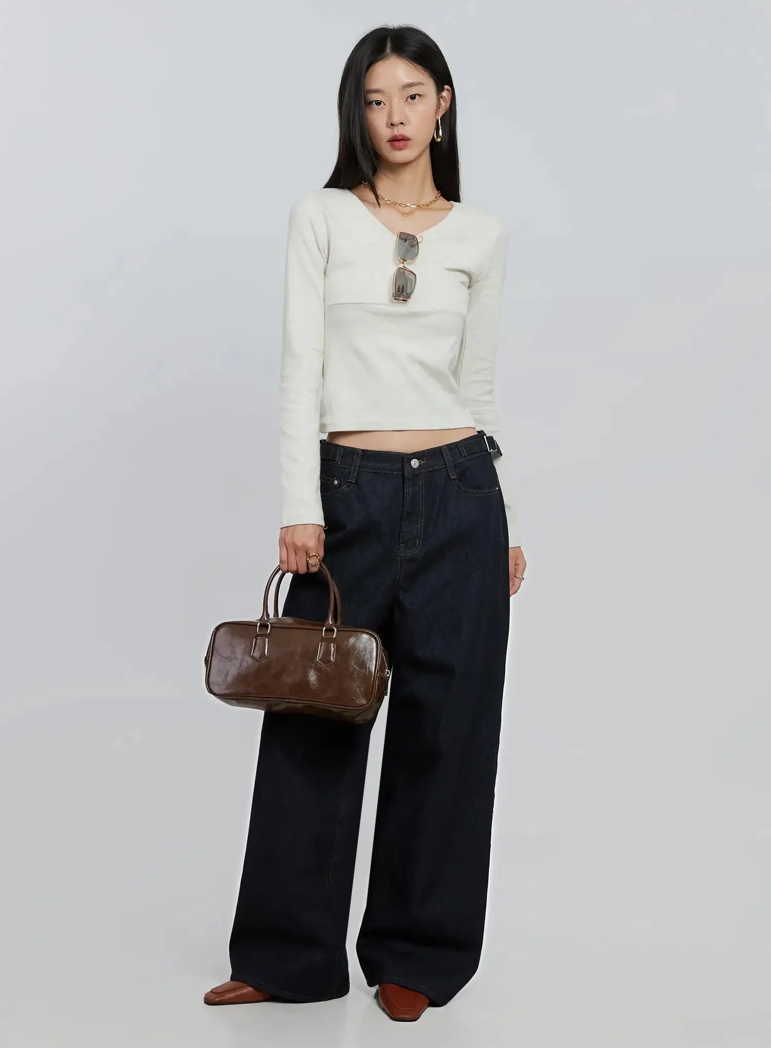 soobin-side-button-wide-leg-jeans-io530