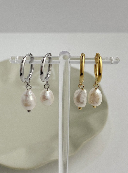 dew-faux-pearl-drop-earrings-ia517