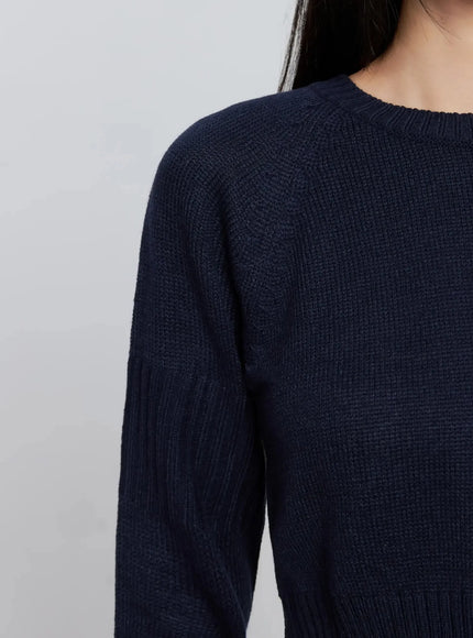 Side Button Cropped Knit IO530