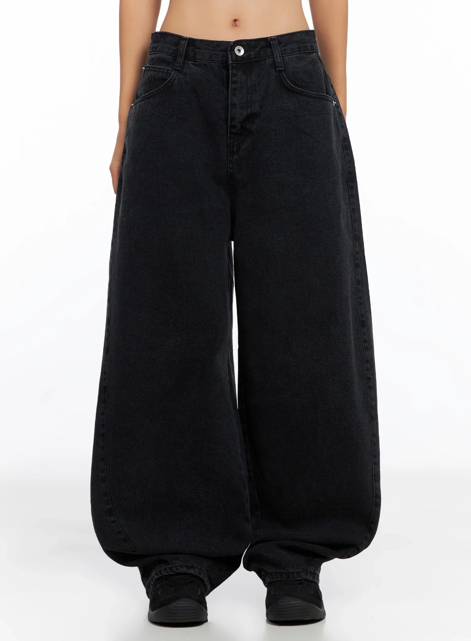 sunwoo-embroidered-wide-leg-jeans-ig528