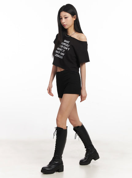 Off-Shoulder Graphic Crop Top CA514