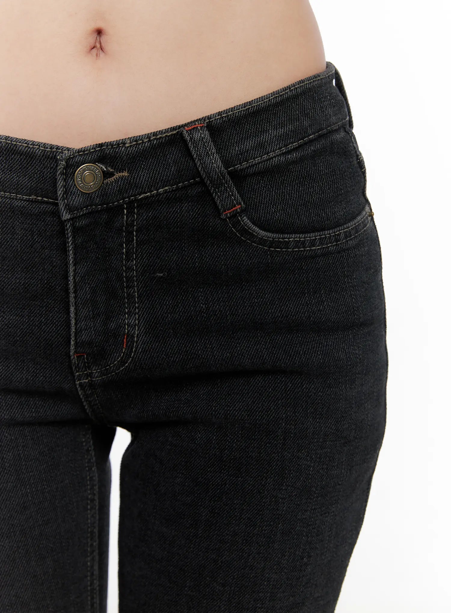 inaya-low-rise-flared-hip-pad-jeans-cn514