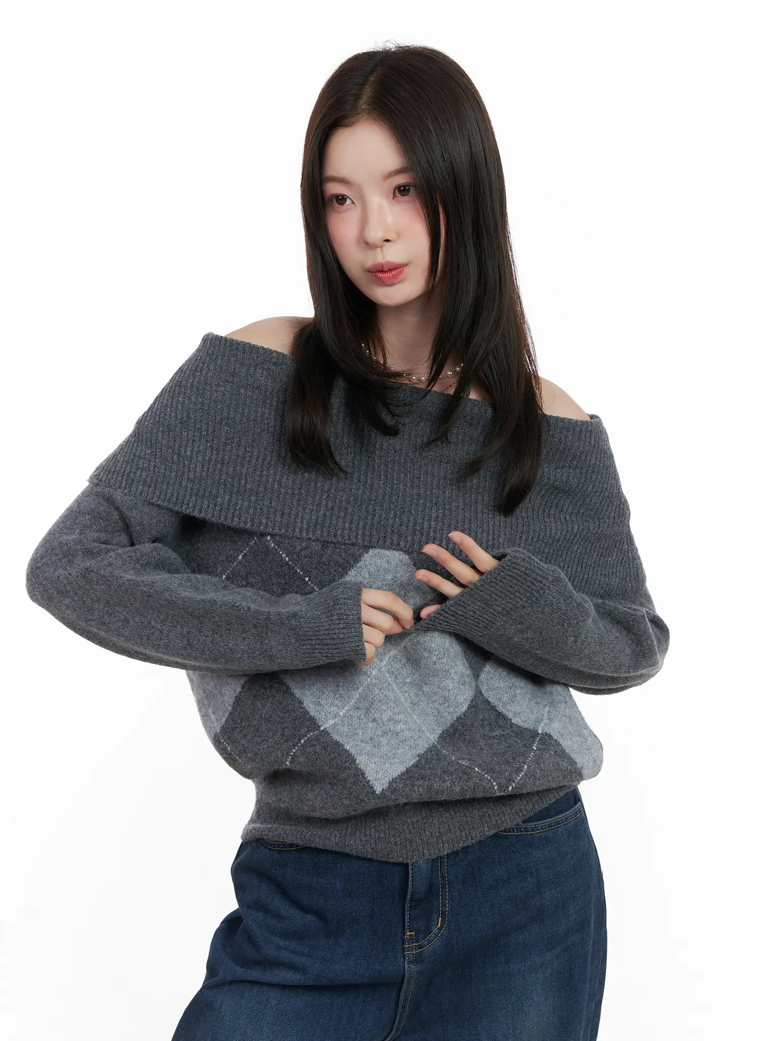 argyle-off-shoulder-knit-sweater-cn518