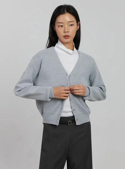 classic-v-neck-cardigan-ij508