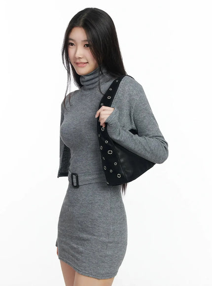 eyelet-strap-square-shoulder-bag-im506