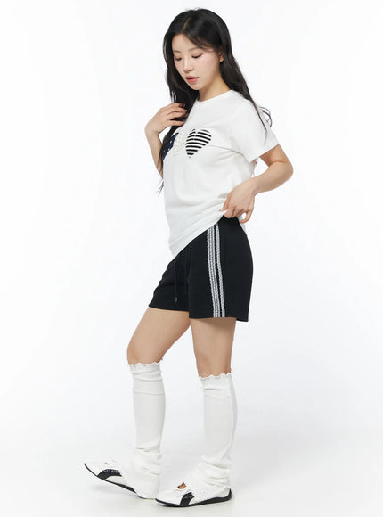 pattern-hearts-graphic-crop-tee-cd805