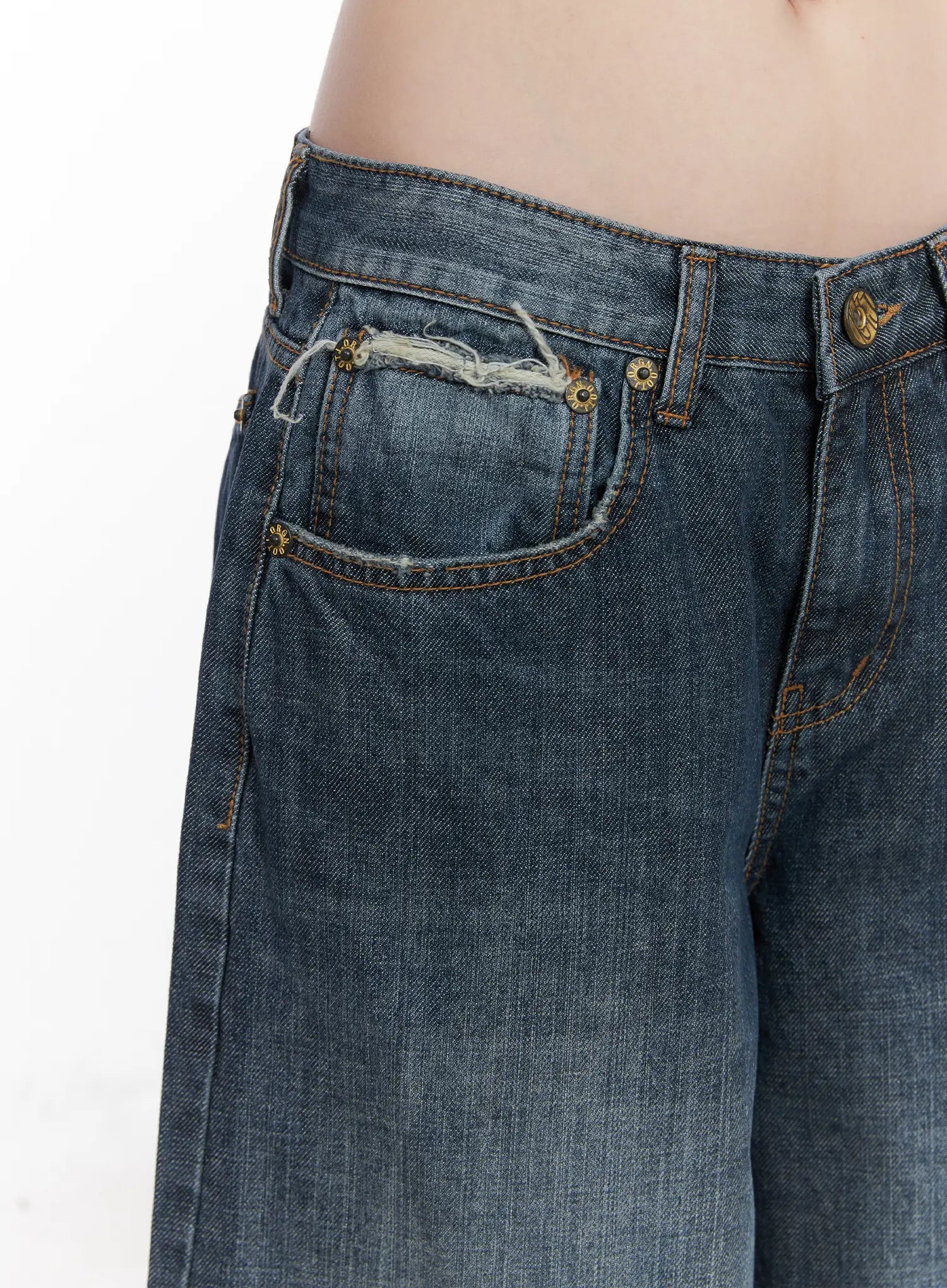 elowyn-low-rise-baggy-jeans-cn510