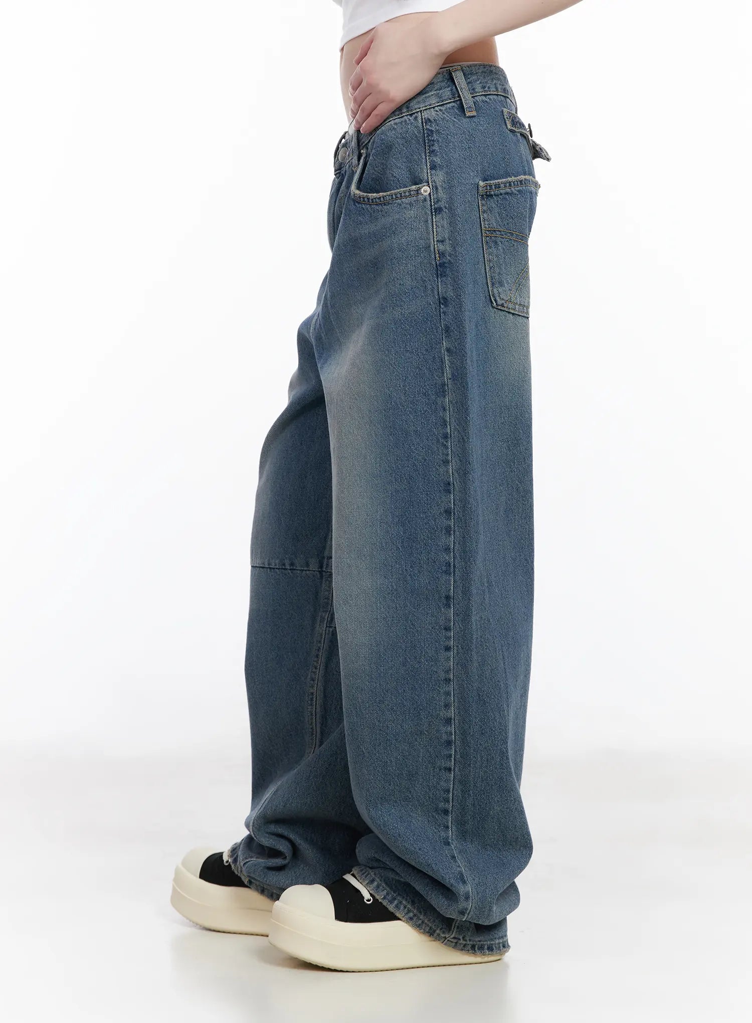 Ainslie Classic Wide-Fit Jeans CM526