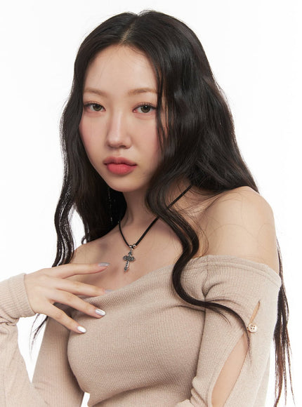 bold-cross-necklace-cf520