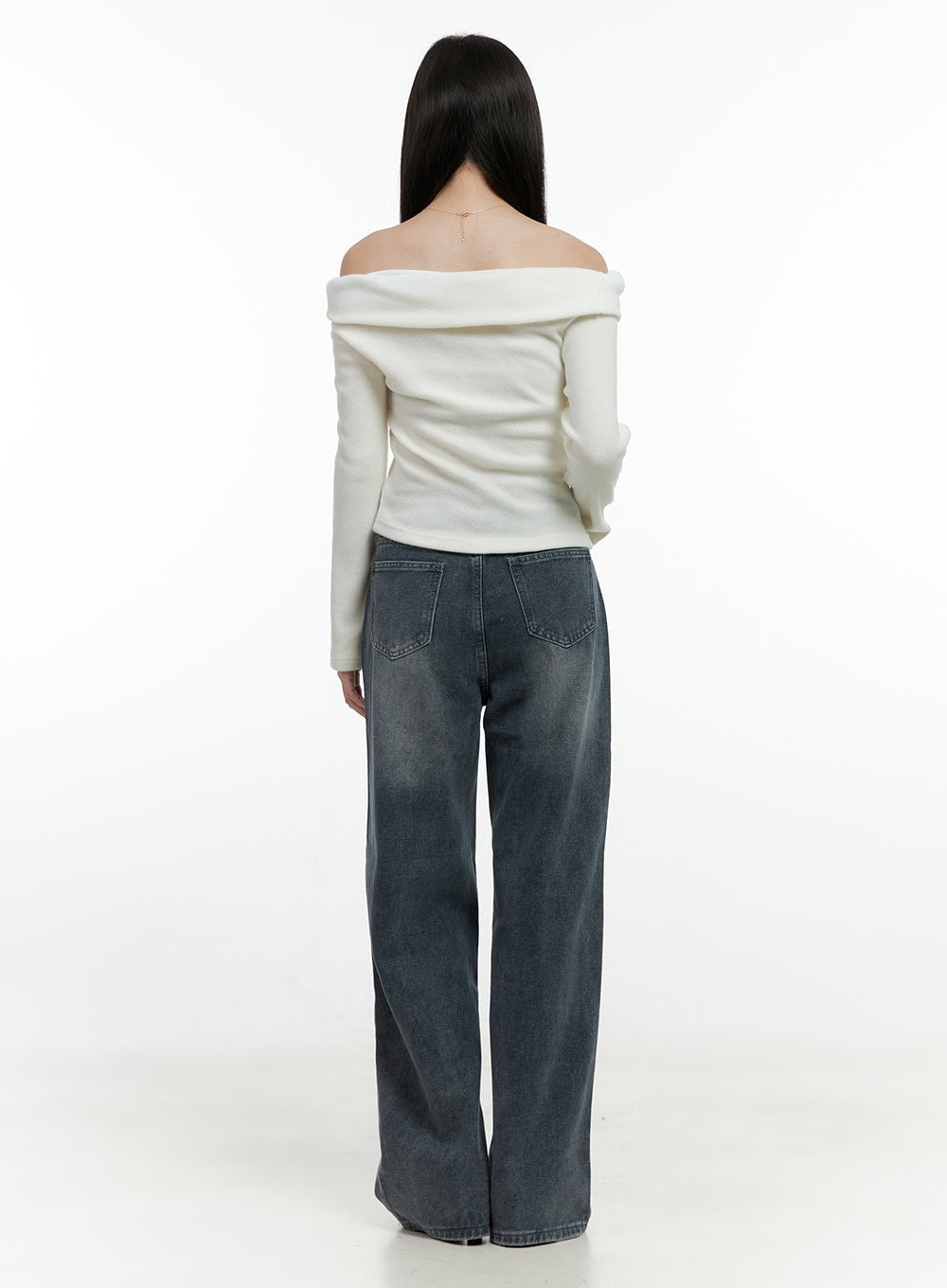 twist-off-shoulder-sweater-on408