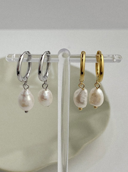 core-faux-pearl-earrings-ia517